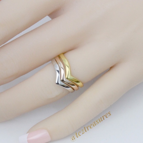 925 Minimalist Chevron Ring- Gold - Picture 6 of 6
